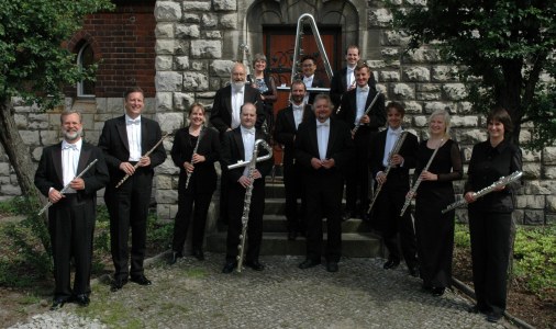 Die 14 Berliner Flötisten; ganz links: Andreas Blau