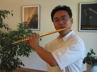 Hiko Iizuka am Instrument